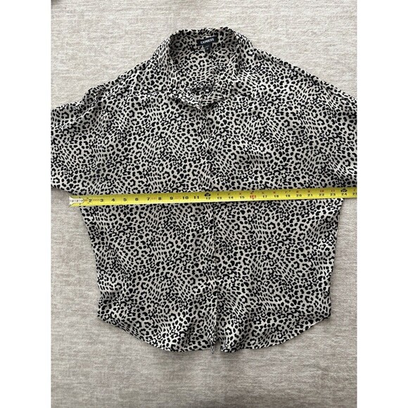 Express Women’s Button Down Shirt Cheetah Print Essential Blouse Size Medium - Picture 8 of 11